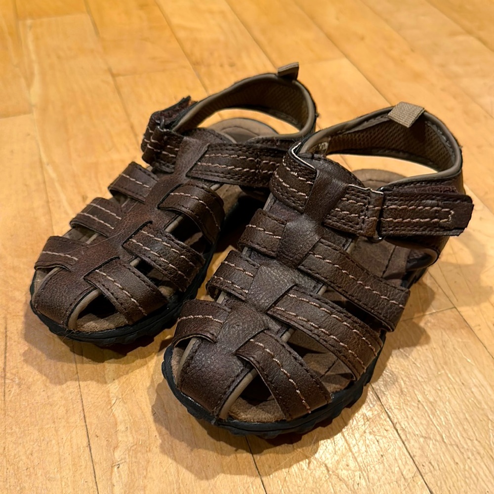 Boys Velcro Sandals from Carter’s. Size 8. Like New. Used < 5 times.
